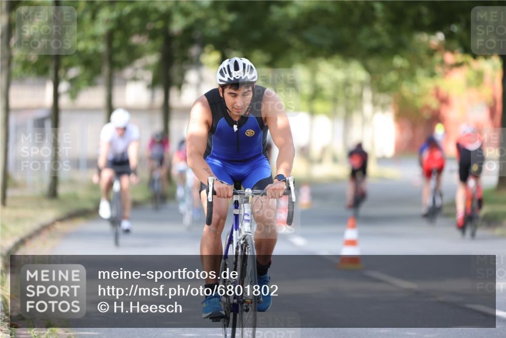11.08.2024 - GEWOBA Citytriathlon Bremen H.Heesch http://msf.ph/oto/6801802 11.08.2024 12:02:33 Laufen  meine-sportfotos.de