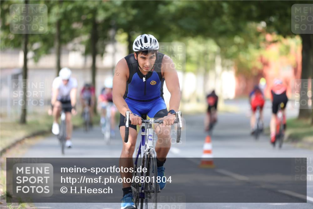 11.08.2024 - GEWOBA Citytriathlon Bremen H.Heesch http://msf.ph/oto/6801804 11.08.2024 12:02:33 Laufen  meine-sportfotos.de