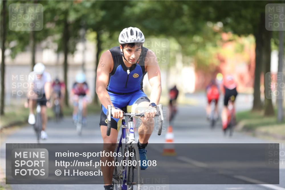 11.08.2024 - GEWOBA Citytriathlon Bremen H.Heesch http://msf.ph/oto/6801808 11.08.2024 12:02:33 Laufen  meine-sportfotos.de
