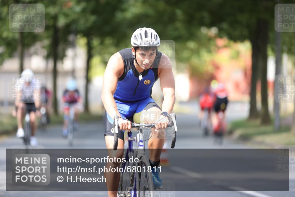 11.08.2024 - GEWOBA Citytriathlon Bremen H.Heesch http://msf.ph/oto/6801811 11.08.2024 12:02:33 Laufen  meine-sportfotos.de