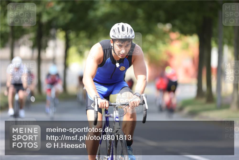 11.08.2024 - GEWOBA Citytriathlon Bremen H.Heesch http://msf.ph/oto/6801813 11.08.2024 12:02:33 Laufen  meine-sportfotos.de