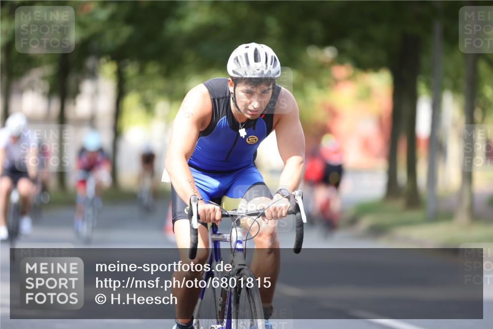 11.08.2024 - GEWOBA Citytriathlon Bremen H.Heesch http://msf.ph/oto/6801815 11.08.2024 12:02:33 Laufen  meine-sportfotos.de