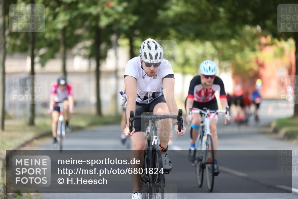 11.08.2024 - GEWOBA Citytriathlon Bremen H.Heesch http://msf.ph/oto/6801824 11.08.2024 12:02:35 Laufen  meine-sportfotos.de