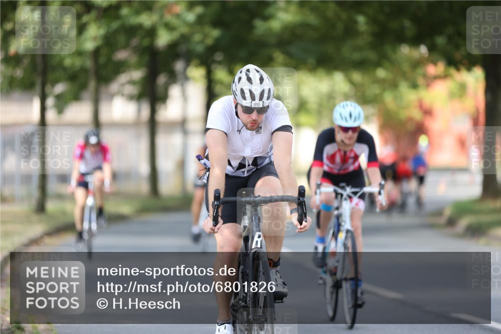 11.08.2024 - GEWOBA Citytriathlon Bremen H.Heesch http://msf.ph/oto/6801826 11.08.2024 12:02:35 Laufen  meine-sportfotos.de