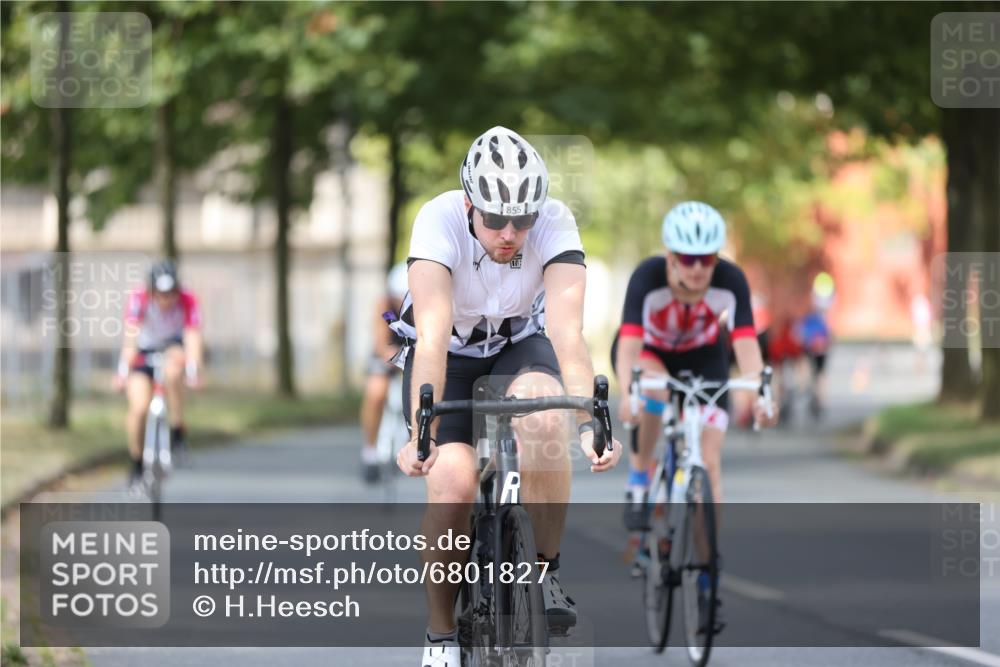 11.08.2024 - GEWOBA Citytriathlon Bremen H.Heesch http://msf.ph/oto/6801827 11.08.2024 12:02:35 Laufen  meine-sportfotos.de
