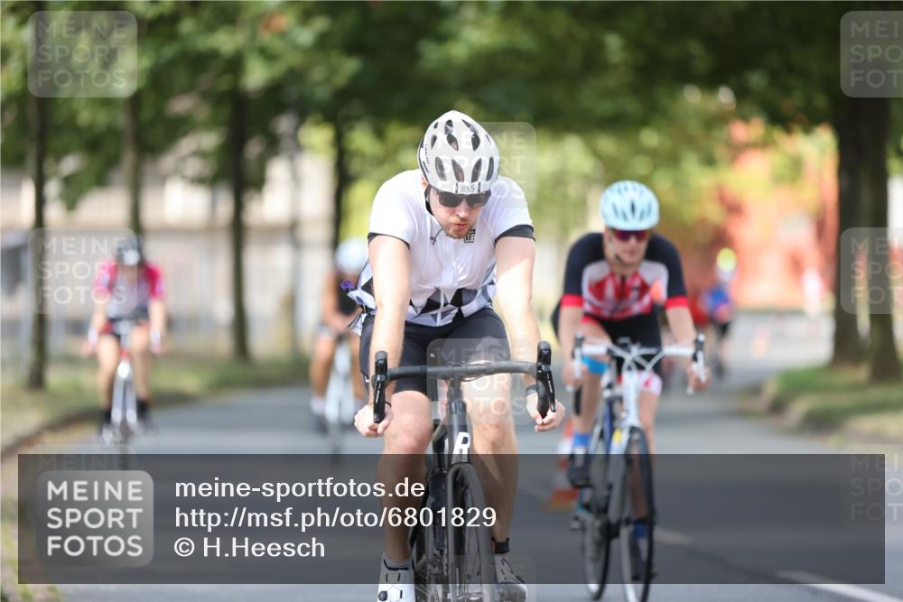 11.08.2024 - GEWOBA Citytriathlon Bremen H.Heesch http://msf.ph/oto/6801829 11.08.2024 12:02:35 Laufen  meine-sportfotos.de