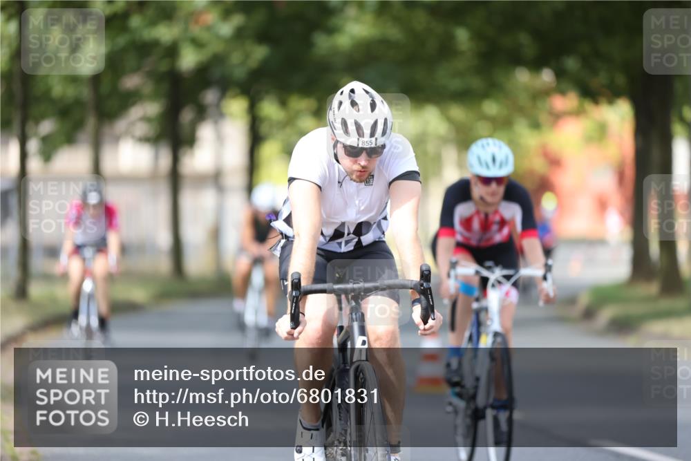 11.08.2024 - GEWOBA Citytriathlon Bremen H.Heesch http://msf.ph/oto/6801831 11.08.2024 12:02:35 Laufen  meine-sportfotos.de