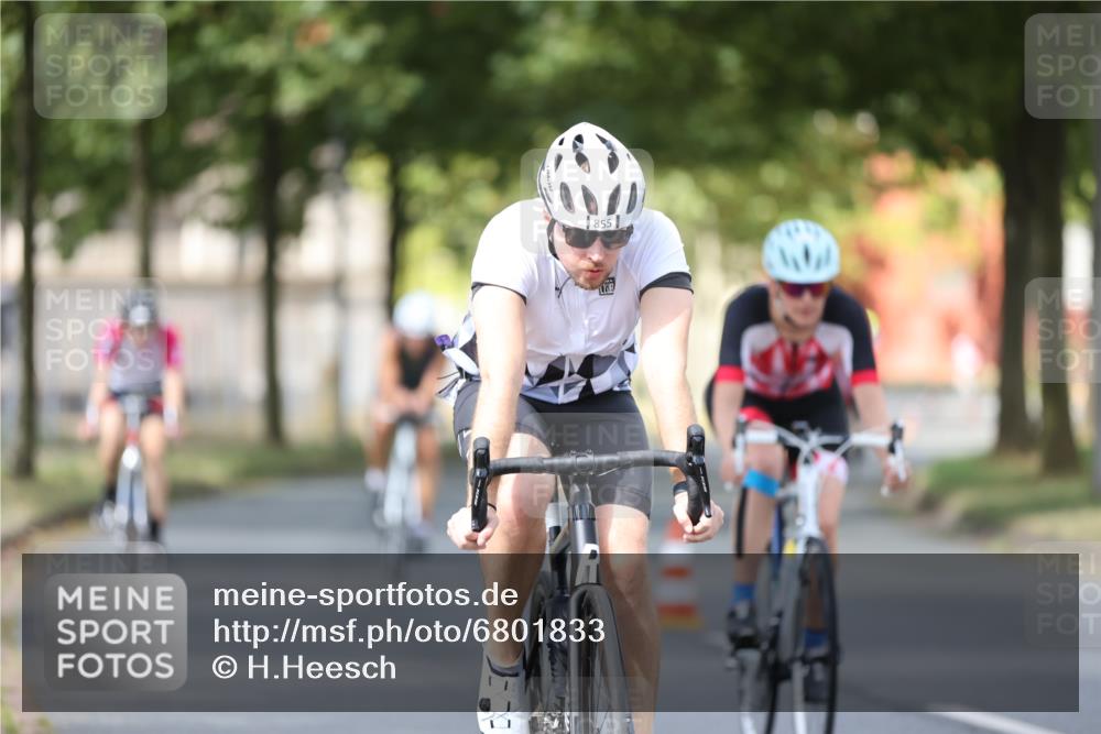 11.08.2024 - GEWOBA Citytriathlon Bremen H.Heesch http://msf.ph/oto/6801833 11.08.2024 12:02:35 Laufen  meine-sportfotos.de