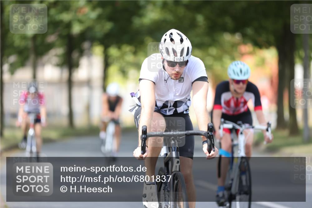 11.08.2024 - GEWOBA Citytriathlon Bremen H.Heesch http://msf.ph/oto/6801837 11.08.2024 12:02:35 Laufen  meine-sportfotos.de