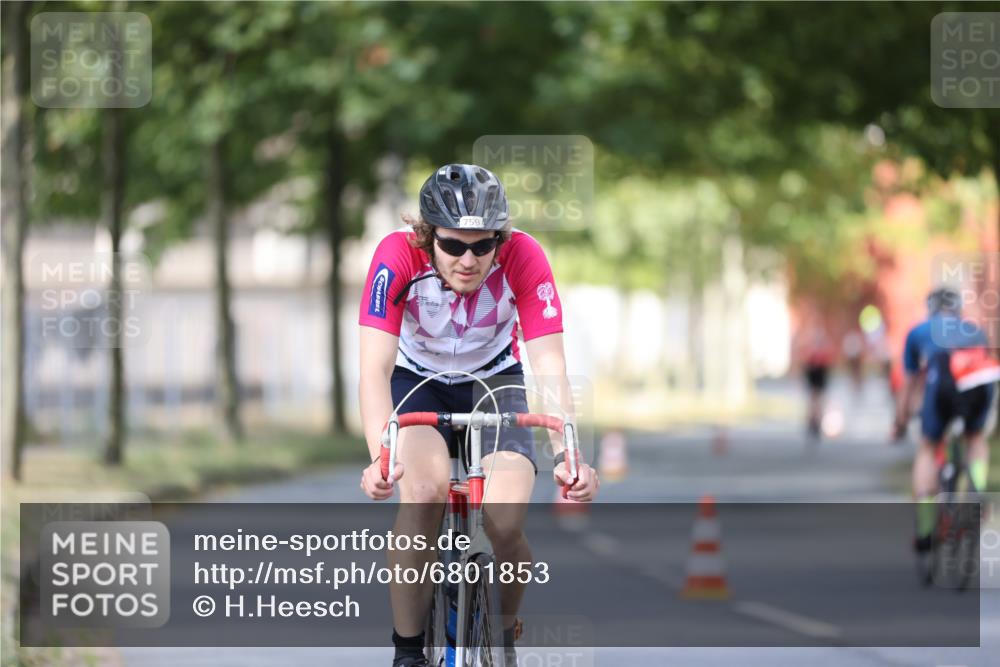 11.08.2024 - GEWOBA Citytriathlon Bremen H.Heesch http://msf.ph/oto/6801853 11.08.2024 12:02:37 Laufen  meine-sportfotos.de