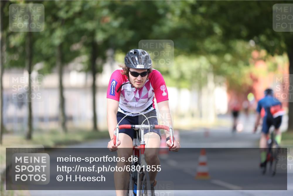11.08.2024 - GEWOBA Citytriathlon Bremen H.Heesch http://msf.ph/oto/6801855 11.08.2024 12:02:37 Laufen  meine-sportfotos.de
