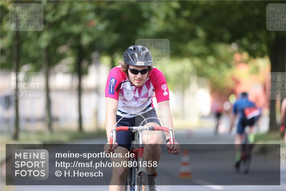 11.08.2024 - GEWOBA Citytriathlon Bremen H.Heesch http://msf.ph/oto/6801858 11.08.2024 12:02:37 Laufen  meine-sportfotos.de