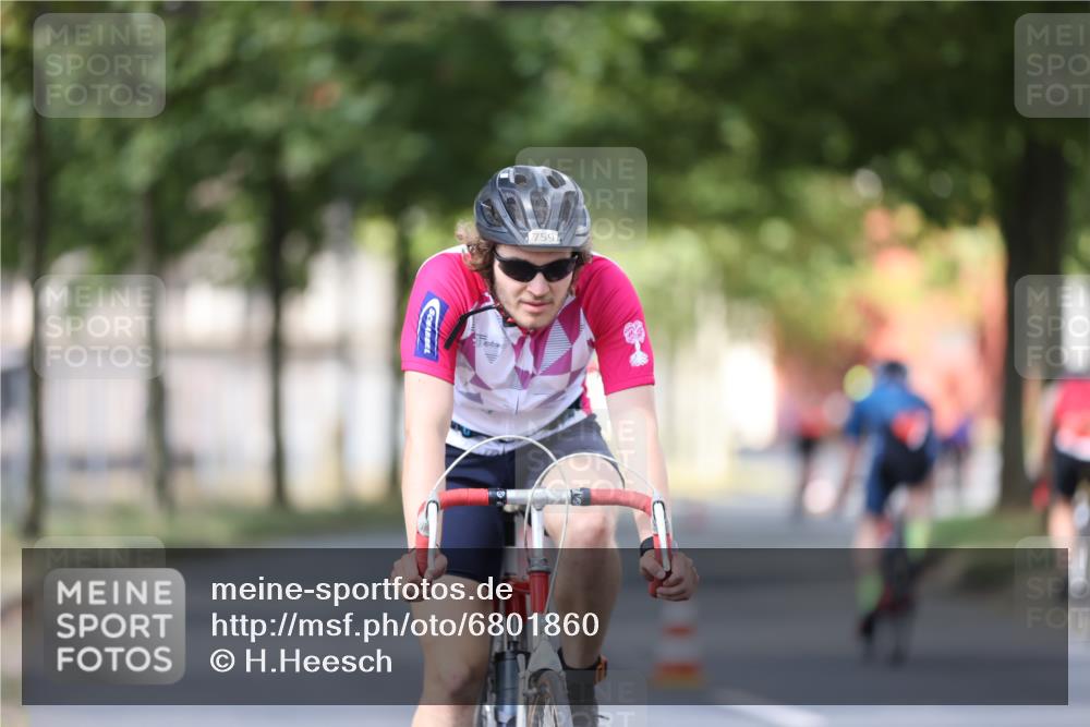 11.08.2024 - GEWOBA Citytriathlon Bremen H.Heesch http://msf.ph/oto/6801860 11.08.2024 12:02:37 Laufen  meine-sportfotos.de