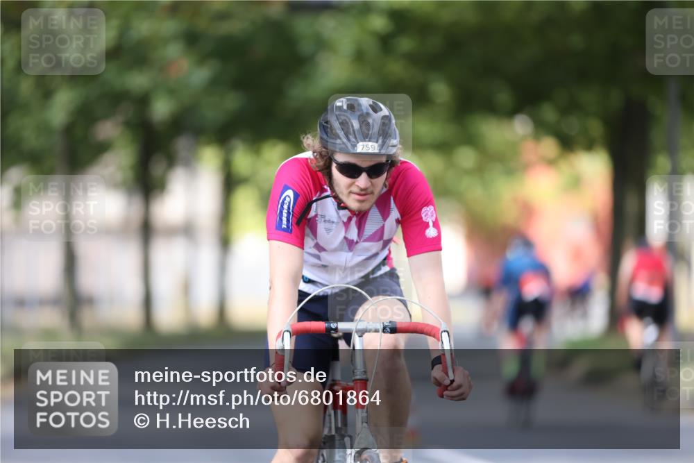 11.08.2024 - GEWOBA Citytriathlon Bremen H.Heesch http://msf.ph/oto/6801864 11.08.2024 12:02:37 Laufen  meine-sportfotos.de