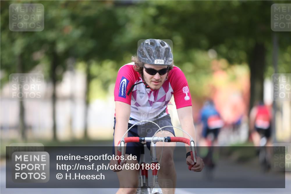 11.08.2024 - GEWOBA Citytriathlon Bremen H.Heesch http://msf.ph/oto/6801866 11.08.2024 12:02:37 Laufen  meine-sportfotos.de