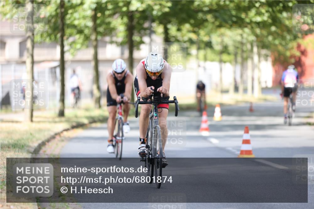 11.08.2024 - GEWOBA Citytriathlon Bremen H.Heesch http://msf.ph/oto/6801874 11.08.2024 12:02:48 Laufen  meine-sportfotos.de