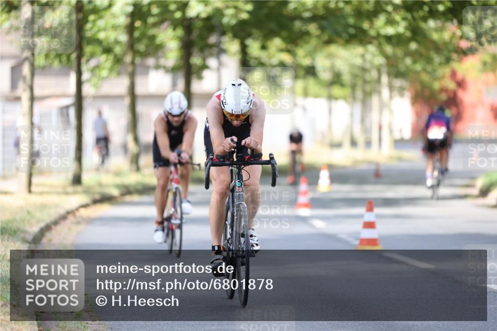 11.08.2024 - GEWOBA Citytriathlon Bremen H.Heesch http://msf.ph/oto/6801878 11.08.2024 12:02:48 Laufen  meine-sportfotos.de