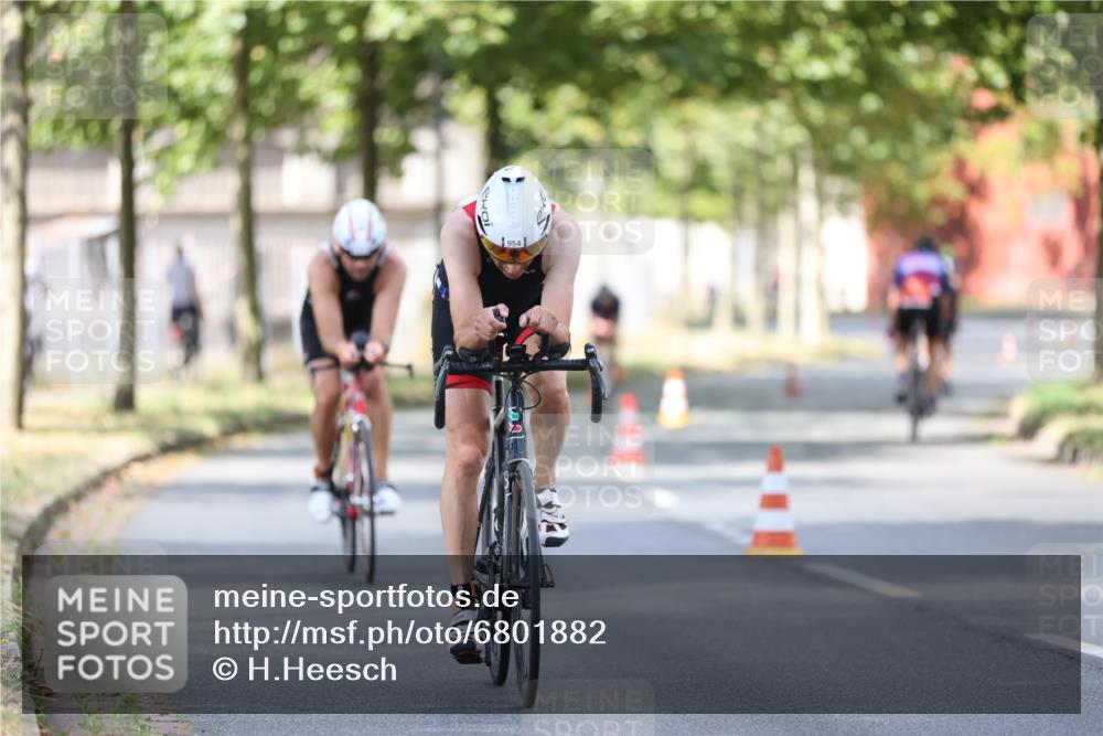 11.08.2024 - GEWOBA Citytriathlon Bremen H.Heesch http://msf.ph/oto/6801882 11.08.2024 12:02:48 Laufen  meine-sportfotos.de
