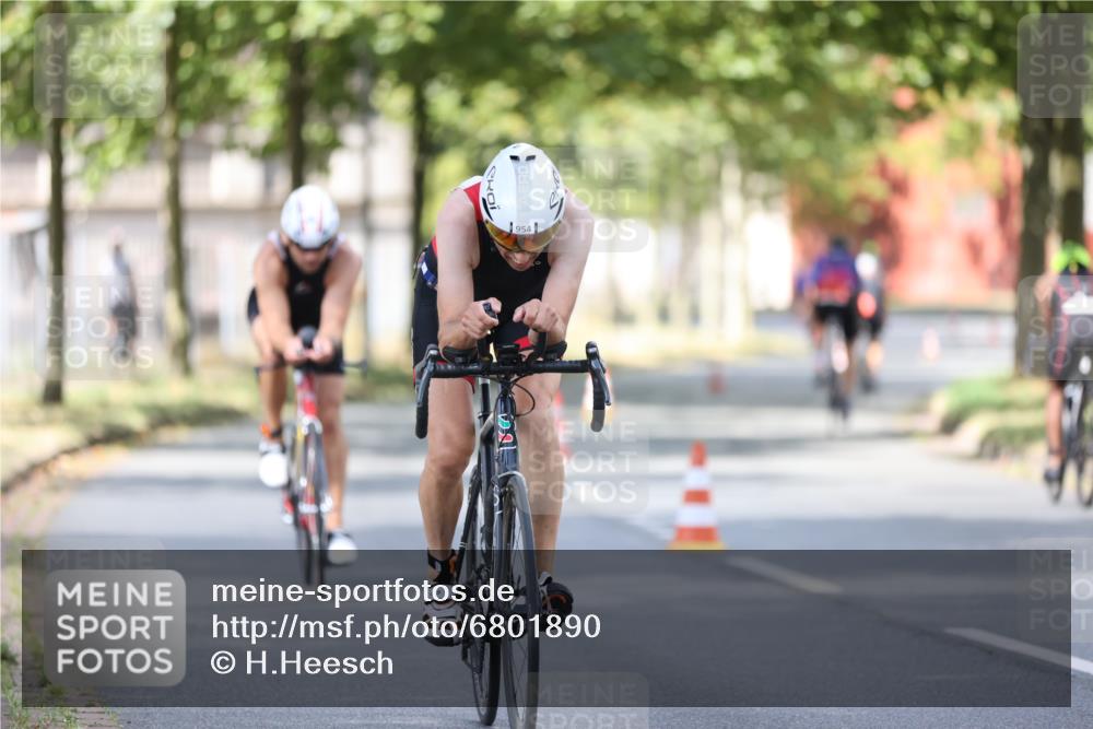 11.08.2024 - GEWOBA Citytriathlon Bremen H.Heesch http://msf.ph/oto/6801890 11.08.2024 12:02:49 Laufen  meine-sportfotos.de