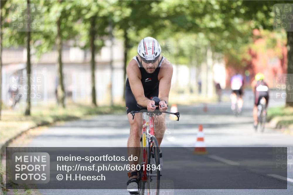 11.08.2024 - GEWOBA Citytriathlon Bremen H.Heesch http://msf.ph/oto/6801894 11.08.2024 12:02:50 Laufen  meine-sportfotos.de