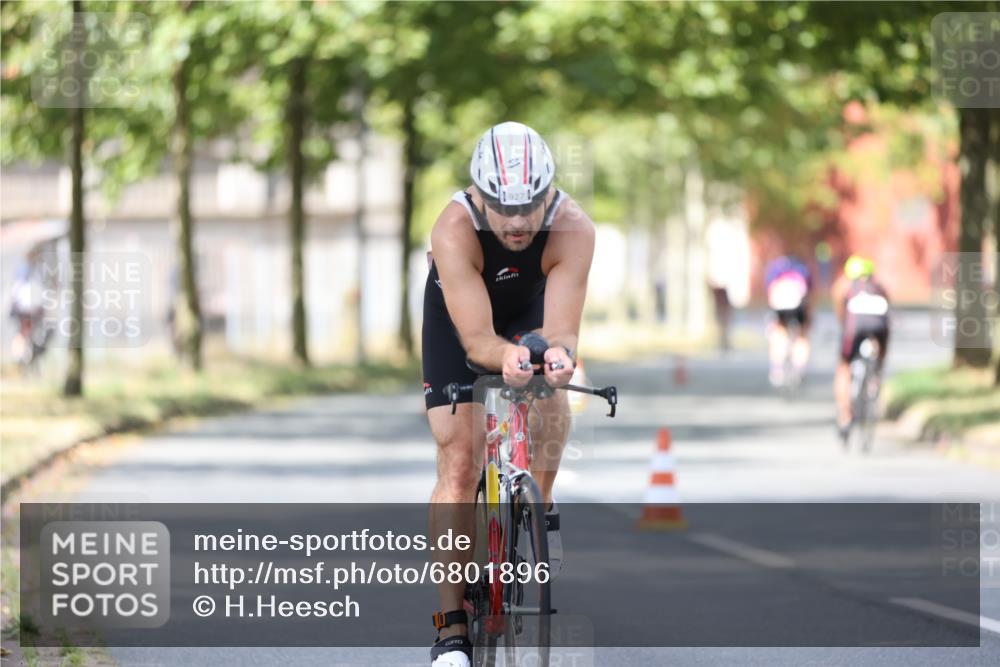 11.08.2024 - GEWOBA Citytriathlon Bremen H.Heesch http://msf.ph/oto/6801896 11.08.2024 12:02:50 Laufen  meine-sportfotos.de