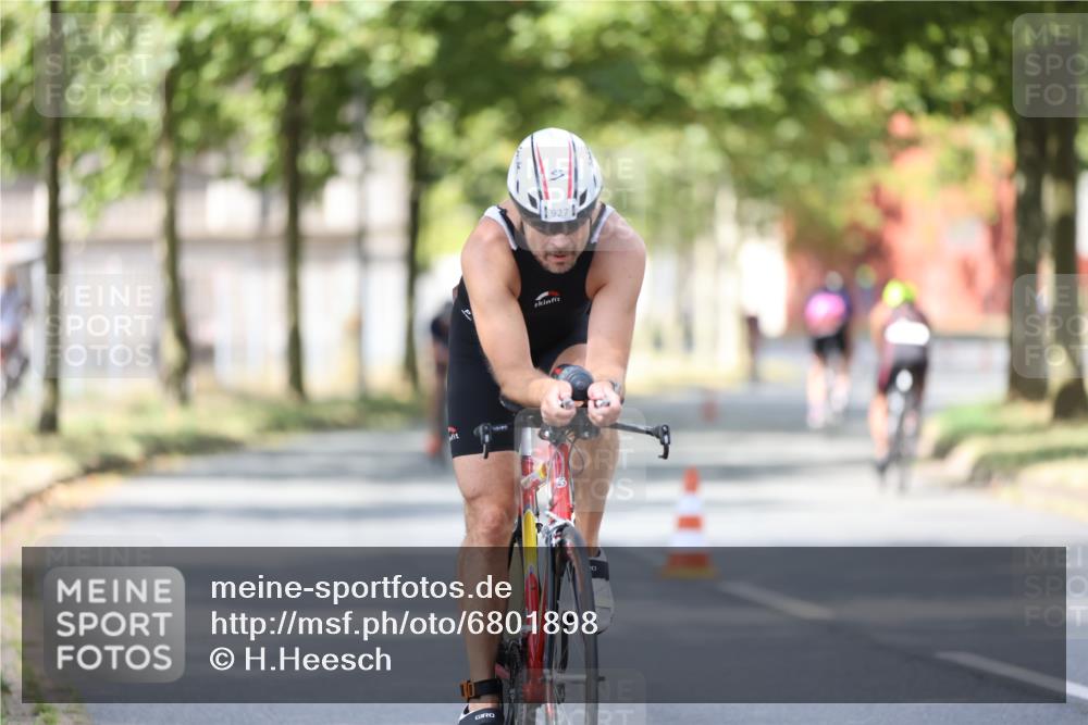 11.08.2024 - GEWOBA Citytriathlon Bremen H.Heesch http://msf.ph/oto/6801898 11.08.2024 12:02:50 Laufen  meine-sportfotos.de