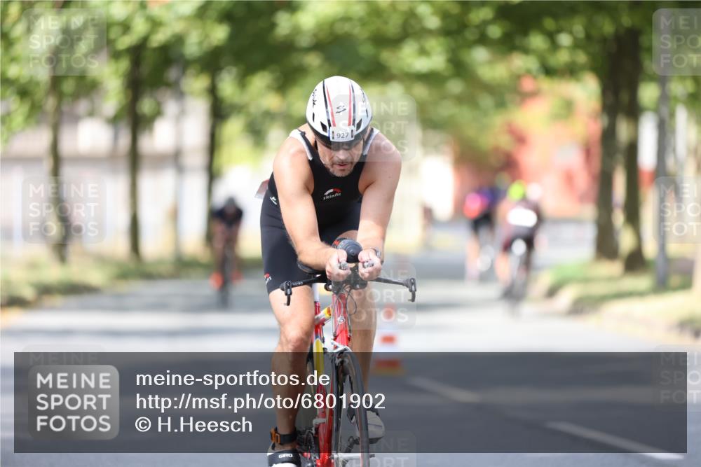 11.08.2024 - GEWOBA Citytriathlon Bremen H.Heesch http://msf.ph/oto/6801902 11.08.2024 12:02:50 Laufen  meine-sportfotos.de