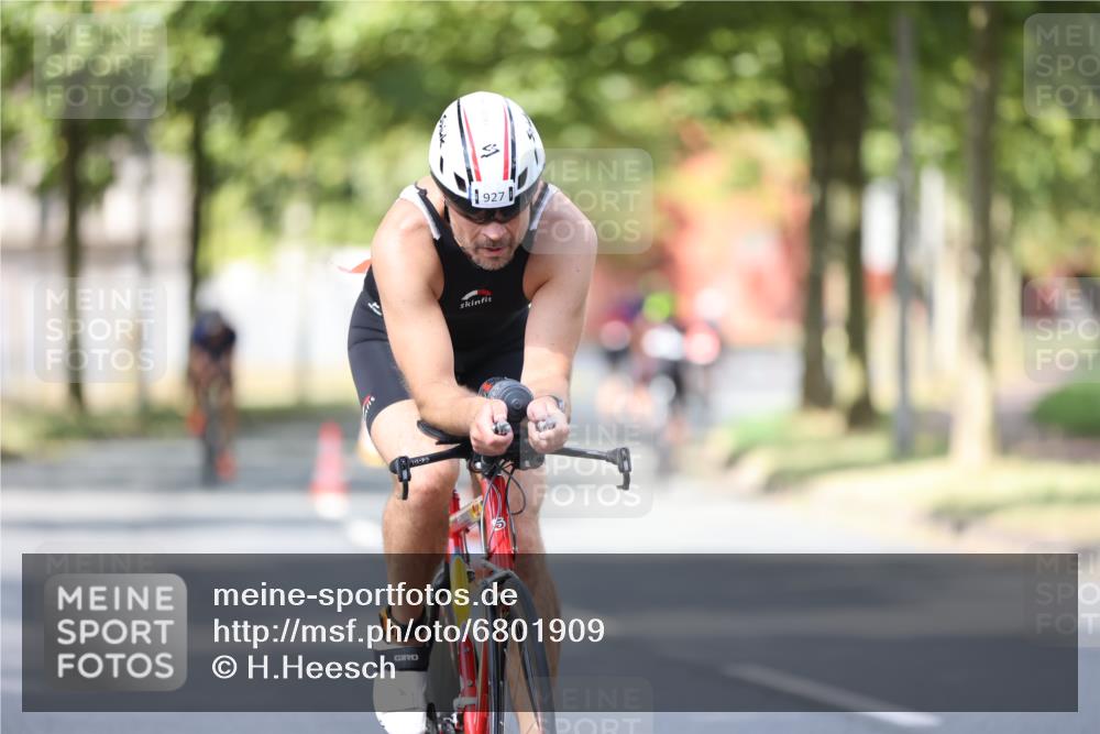 11.08.2024 - GEWOBA Citytriathlon Bremen H.Heesch http://msf.ph/oto/6801909 11.08.2024 12:02:50 Laufen  meine-sportfotos.de