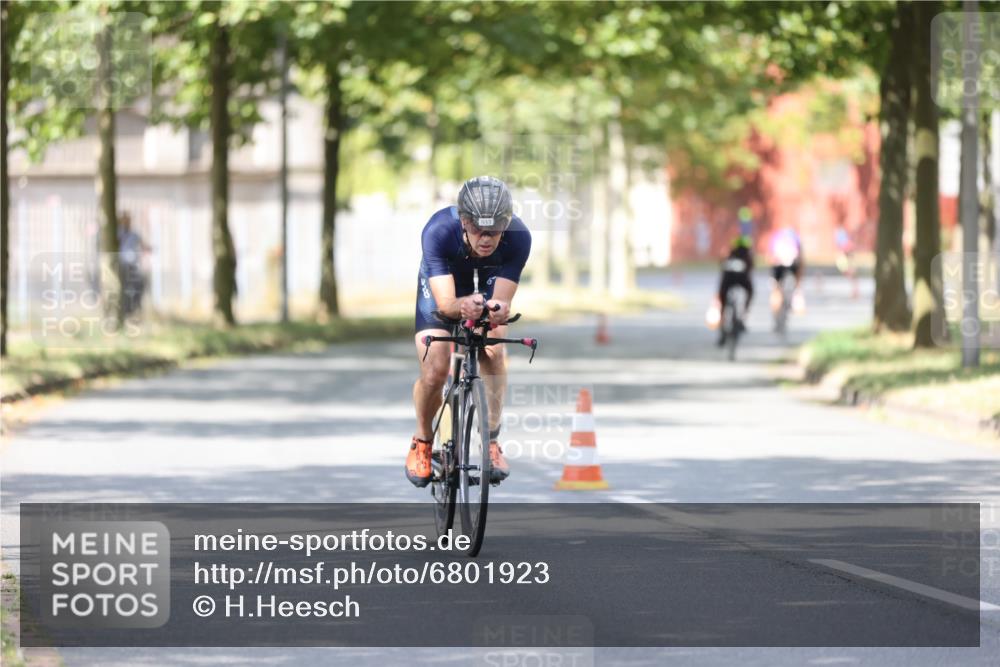 11.08.2024 - GEWOBA Citytriathlon Bremen H.Heesch http://msf.ph/oto/6801923 11.08.2024 12:02:52 Laufen  meine-sportfotos.de