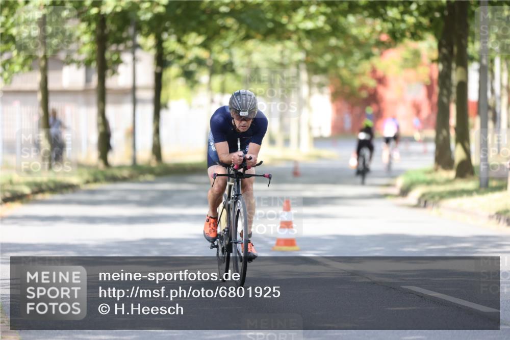 11.08.2024 - GEWOBA Citytriathlon Bremen H.Heesch http://msf.ph/oto/6801925 11.08.2024 12:02:52 Laufen  meine-sportfotos.de