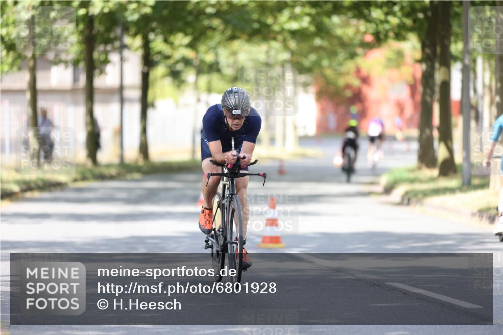11.08.2024 - GEWOBA Citytriathlon Bremen H.Heesch http://msf.ph/oto/6801928 11.08.2024 12:02:52 Laufen  meine-sportfotos.de