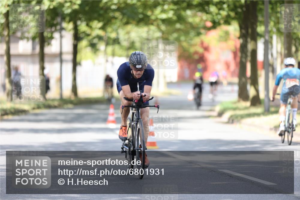 11.08.2024 - GEWOBA Citytriathlon Bremen H.Heesch http://msf.ph/oto/6801931 11.08.2024 12:02:52 Laufen  meine-sportfotos.de