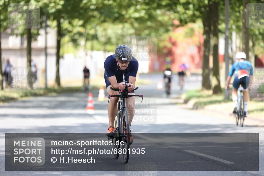 11.08.2024 - GEWOBA Citytriathlon Bremen H.Heesch http://msf.ph/oto/6801935 11.08.2024 12:02:53 Laufen  meine-sportfotos.de