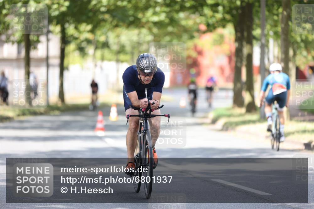 11.08.2024 - GEWOBA Citytriathlon Bremen H.Heesch http://msf.ph/oto/6801937 11.08.2024 12:02:53 Laufen  meine-sportfotos.de
