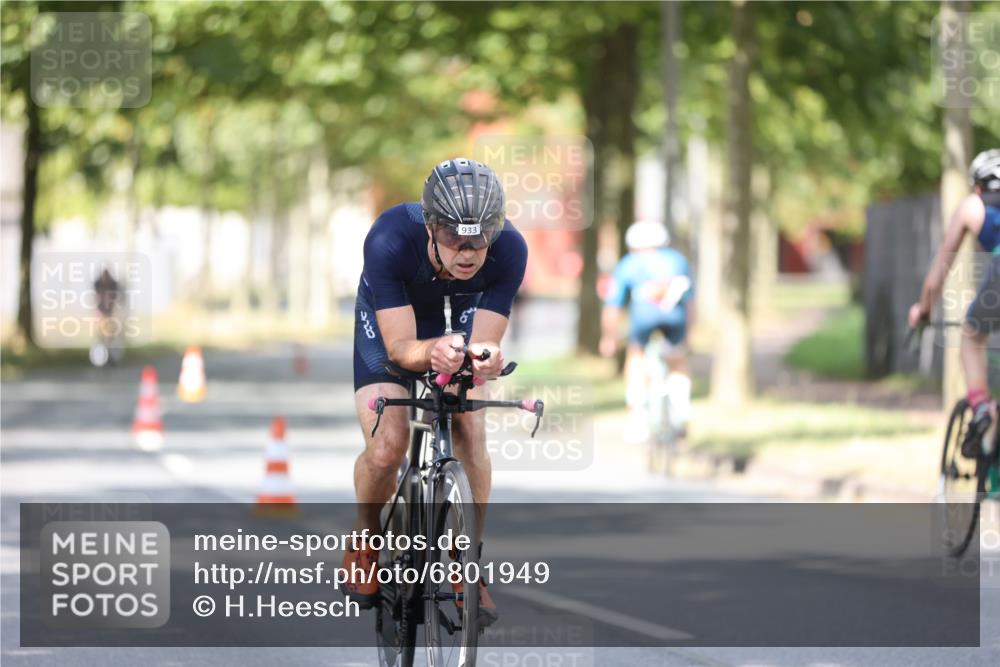 11.08.2024 - GEWOBA Citytriathlon Bremen H.Heesch http://msf.ph/oto/6801949 11.08.2024 12:02:53 Laufen  meine-sportfotos.de