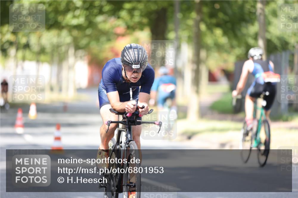 11.08.2024 - GEWOBA Citytriathlon Bremen H.Heesch http://msf.ph/oto/6801953 11.08.2024 12:02:53 Laufen  meine-sportfotos.de