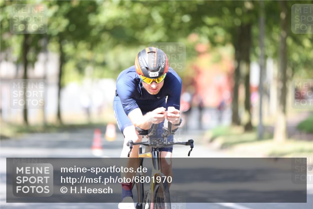 11.08.2024 - GEWOBA Citytriathlon Bremen H.Heesch http://msf.ph/oto/6801970 11.08.2024 12:02:59 Laufen  meine-sportfotos.de