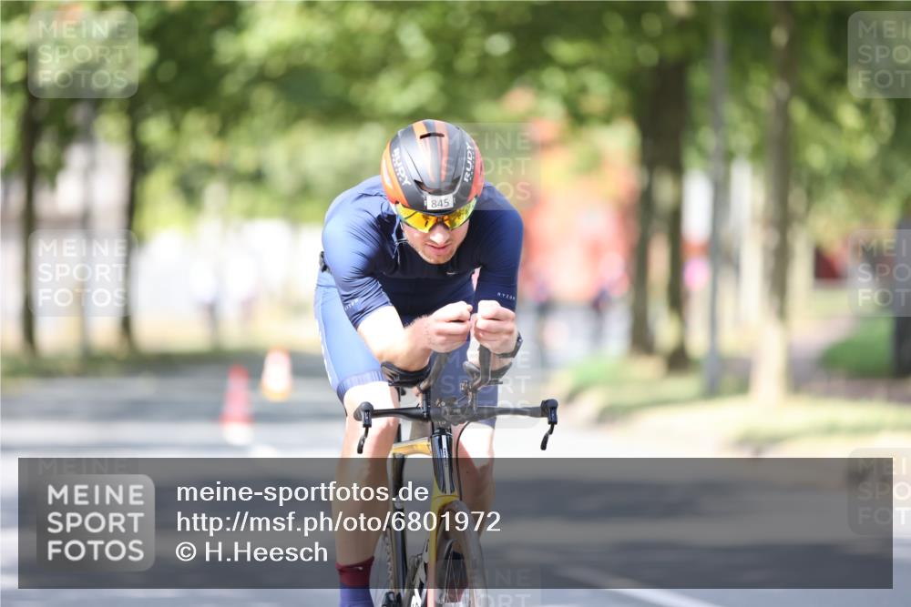11.08.2024 - GEWOBA Citytriathlon Bremen H.Heesch http://msf.ph/oto/6801972 11.08.2024 12:02:59 Laufen  meine-sportfotos.de