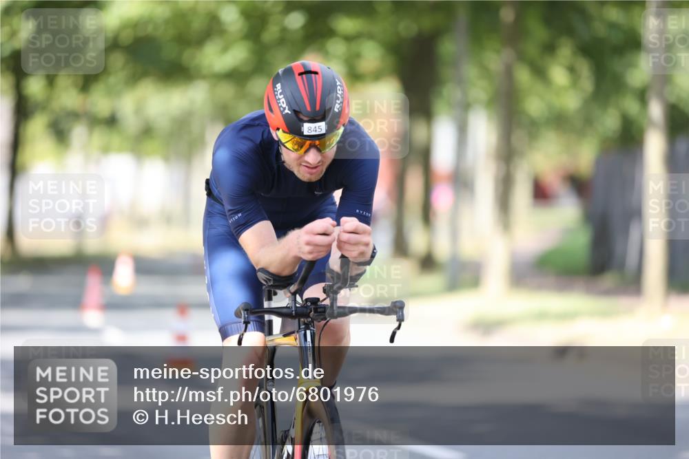 11.08.2024 - GEWOBA Citytriathlon Bremen H.Heesch http://msf.ph/oto/6801976 11.08.2024 12:02:59 Laufen  meine-sportfotos.de