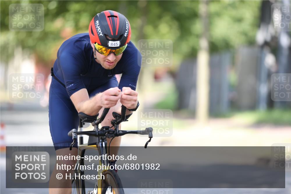 11.08.2024 - GEWOBA Citytriathlon Bremen H.Heesch http://msf.ph/oto/6801982 11.08.2024 12:03:00 Laufen  meine-sportfotos.de