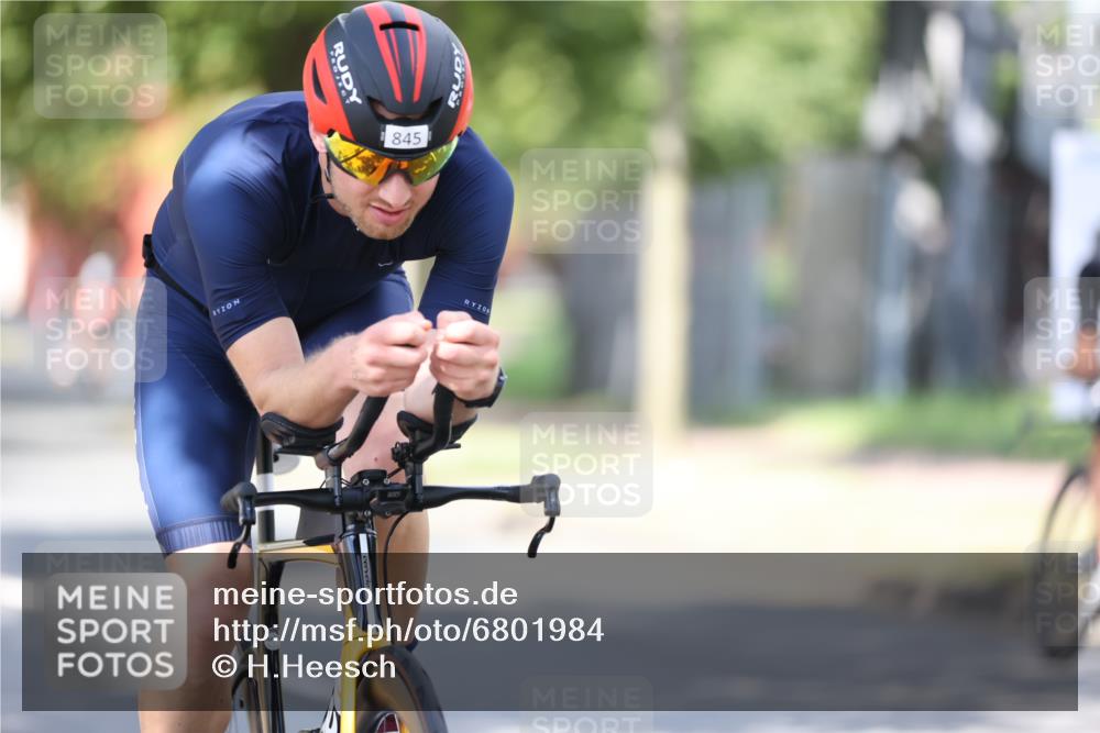 11.08.2024 - GEWOBA Citytriathlon Bremen H.Heesch http://msf.ph/oto/6801984 11.08.2024 12:03:00 Laufen  meine-sportfotos.de