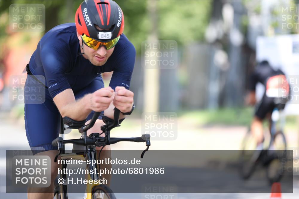 11.08.2024 - GEWOBA Citytriathlon Bremen H.Heesch http://msf.ph/oto/6801986 11.08.2024 12:03:00 Laufen  meine-sportfotos.de