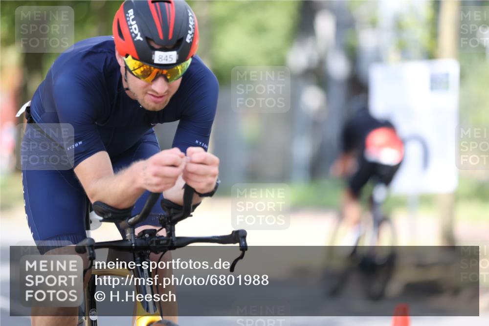 11.08.2024 - GEWOBA Citytriathlon Bremen H.Heesch http://msf.ph/oto/6801988 11.08.2024 12:03:00 Laufen  meine-sportfotos.de