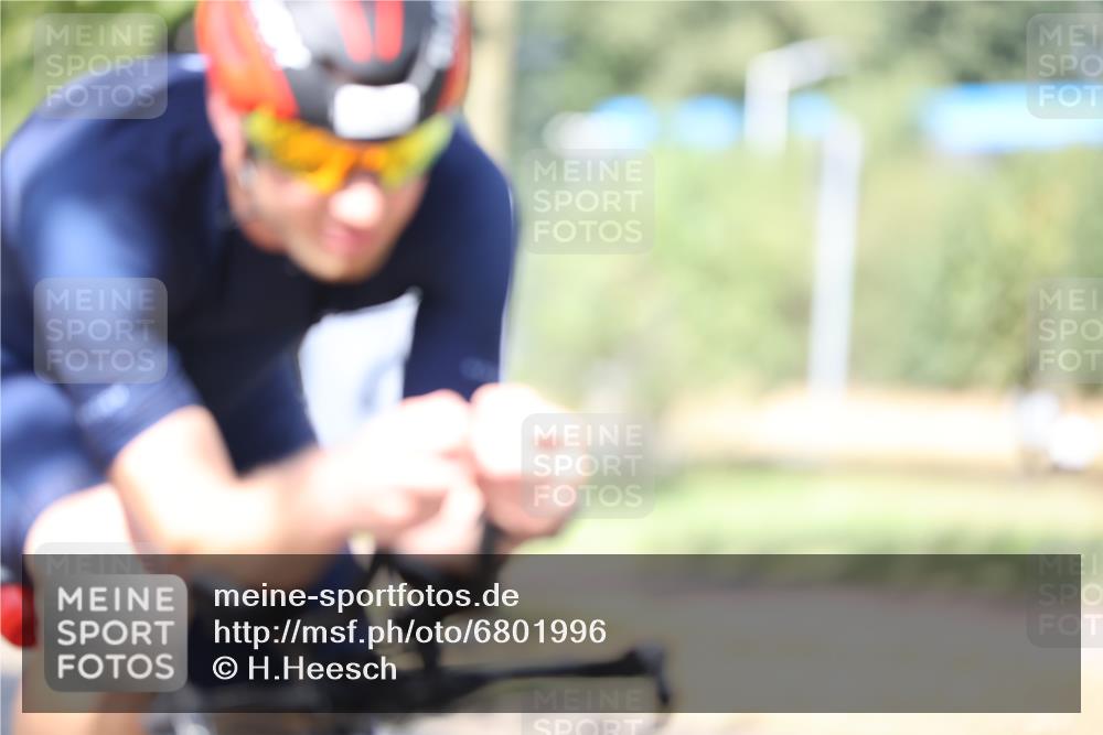 11.08.2024 - GEWOBA Citytriathlon Bremen H.Heesch http://msf.ph/oto/6801996 11.08.2024 12:03:00 Laufen  meine-sportfotos.de