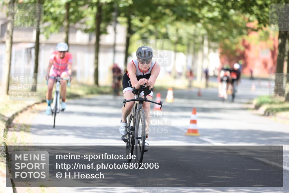 11.08.2024 - GEWOBA Citytriathlon Bremen H.Heesch http://msf.ph/oto/6802006 11.08.2024 12:03:11 Laufen  meine-sportfotos.de