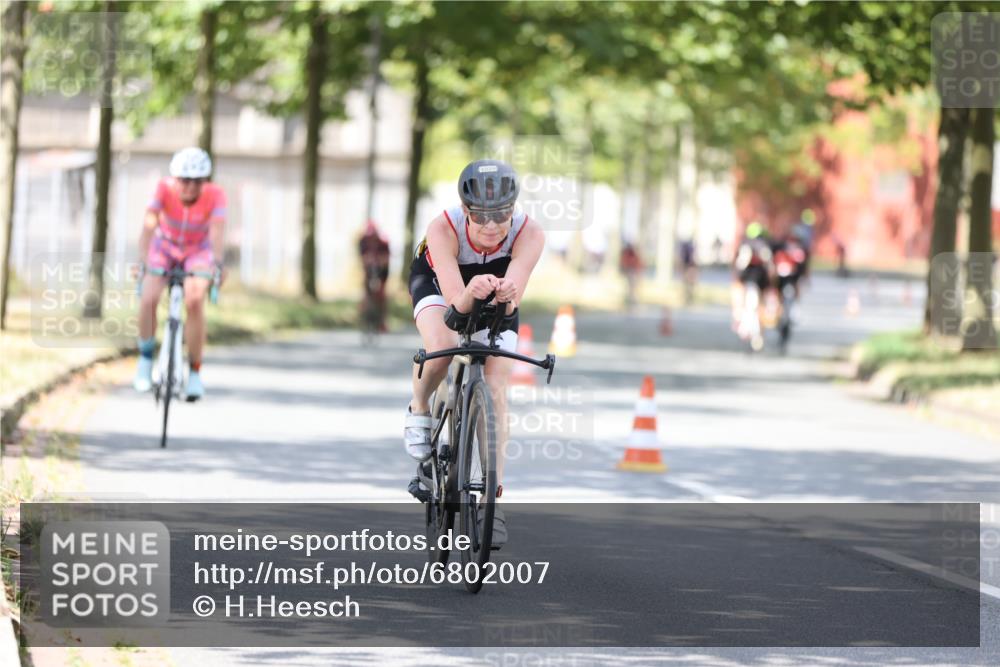 11.08.2024 - GEWOBA Citytriathlon Bremen H.Heesch http://msf.ph/oto/6802007 11.08.2024 12:03:11 Laufen  meine-sportfotos.de