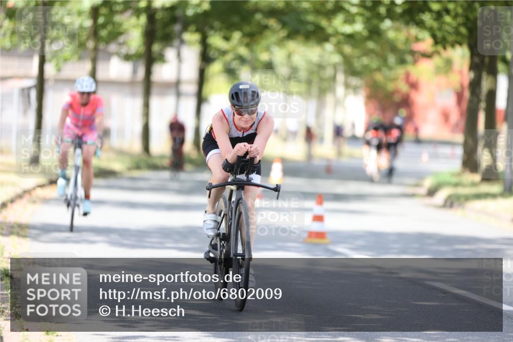 11.08.2024 - GEWOBA Citytriathlon Bremen H.Heesch http://msf.ph/oto/6802009 11.08.2024 12:03:11 Laufen  meine-sportfotos.de