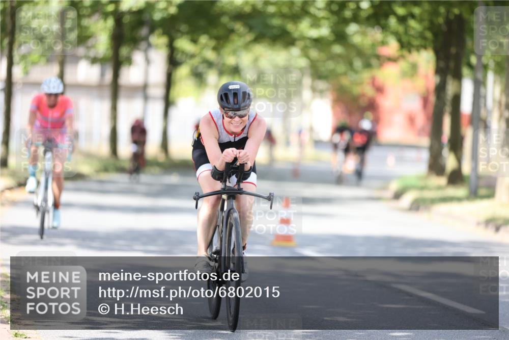 11.08.2024 - GEWOBA Citytriathlon Bremen H.Heesch http://msf.ph/oto/6802015 11.08.2024 12:03:12 Laufen  meine-sportfotos.de