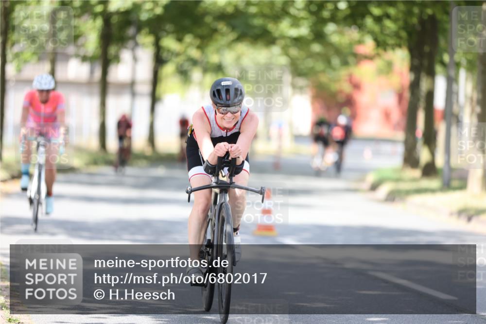 11.08.2024 - GEWOBA Citytriathlon Bremen H.Heesch http://msf.ph/oto/6802017 11.08.2024 12:03:12 Laufen  meine-sportfotos.de