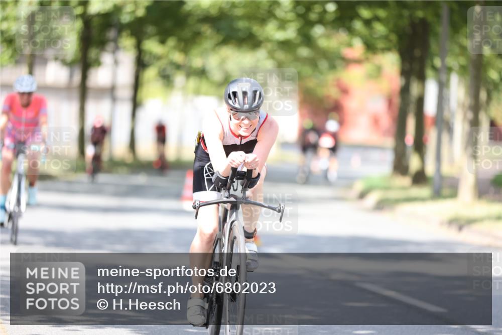 11.08.2024 - GEWOBA Citytriathlon Bremen H.Heesch http://msf.ph/oto/6802023 11.08.2024 12:03:12 Laufen  meine-sportfotos.de